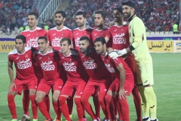 شعار و توهین علیه بازیکنان پرسپولیس در فرودگاه تبریز