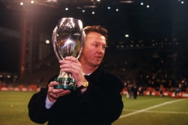 11 مارس 1998: کسب اولین جام با فن خال 