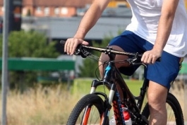کاسیاس در حال دوچرخه سواری