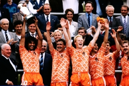 تاریخچه مسابقات یورو (8)؛ یورو 1988