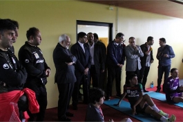 ویدئو؛ حضور دکتر ظریف در اردوی تیم ملی 