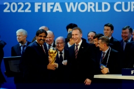 بلاتر: نمی توانیم جام جهانی 2022 را در تابستان برگزار کنیم