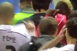 ویدیو؛ واکنش متفاوت بالوتلی و جرارد به عوض کردن پیراهن با بازیکنان رئال