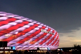 Allianz Arena - بایرن مونیخ