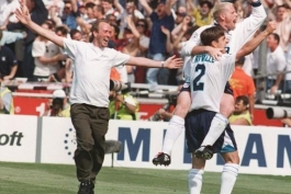 ستارگان دنیای فوتبال (12): پل گاسکوئین و گری نویل در لباس تیم ملی انگلستان