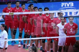 ستاره‌های والیبال ایران پیراهن های خود را به شهدای غزه اهدا کردند 