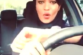   لبخوانی دختر با نمک ایرانی توی ماشین