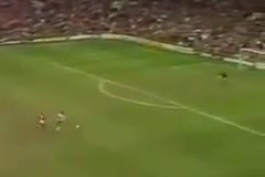 Solskjaer tackle vs Newcastle - taking one for the team...and then tells Beckham- 'I had to do it'