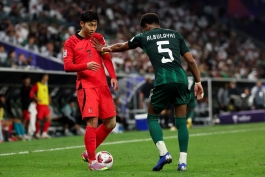 علی البلیهی و سون هیونگ مین در بازی کره جنوبی و عربستان