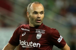 vissel kobe-ویسل کوبه-هافبک-اسپانیا-ژاپن-اسطوره-بارسلونا