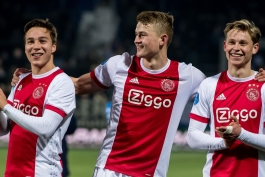 ajax-آژاکس-هافبک-مدافع-هلند