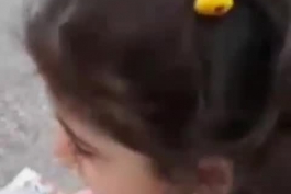 گریه های این دختر بچه رو ببینید، چطوری میتونن اشک این طفل معصوم رو در بیارن