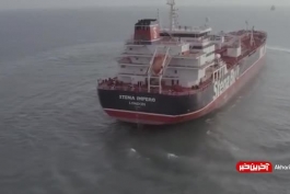 فیلم /لحظات پایین کشیدن پرچم بریتانیا توسط ایران در کشتی توقیفی