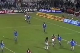 بازی برگشت نیمه نهایی جام باشگاه های اروپا فصل ۱۹۸۸/۸۹، آث میلان ۵ _ ۰ رئال مادرید، باخت سنگین رئال در سال قهرمانی میلان رویایی آریگو ساکی