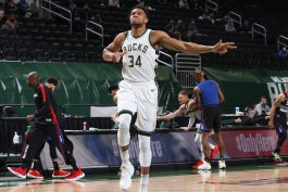 Giannis Antetokounmpo - Miwuakee Bucks - NBA