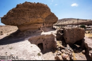    	تصاویری از روستای صخره ای میمند کرمان