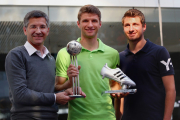 عکسای اهدای توپ و کفش نقره ای جام جهانی به توماس مولر دوست داشتنی