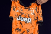 پیراهن یوونتوس / Juventus Kit