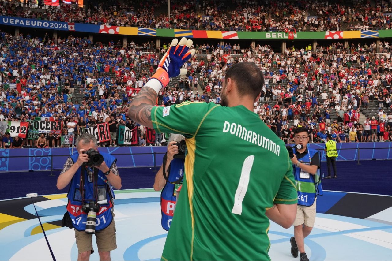 عذرخواهی جانلوییجی دوناروما از هواداران ایتالیا پس از شکست ۲-۰ این تیم برابر سوئیس در مرحله یک هشتم نهایی یورو ۲۰۲۴