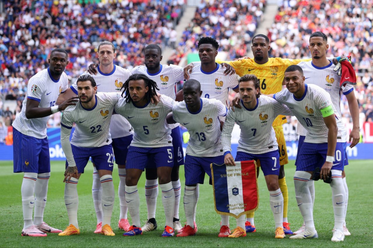 عکس تیمی فرانسه پیش از آغاز جدال با بلژیک در یک هشتم نهایی یورو ۲۰۲۴
